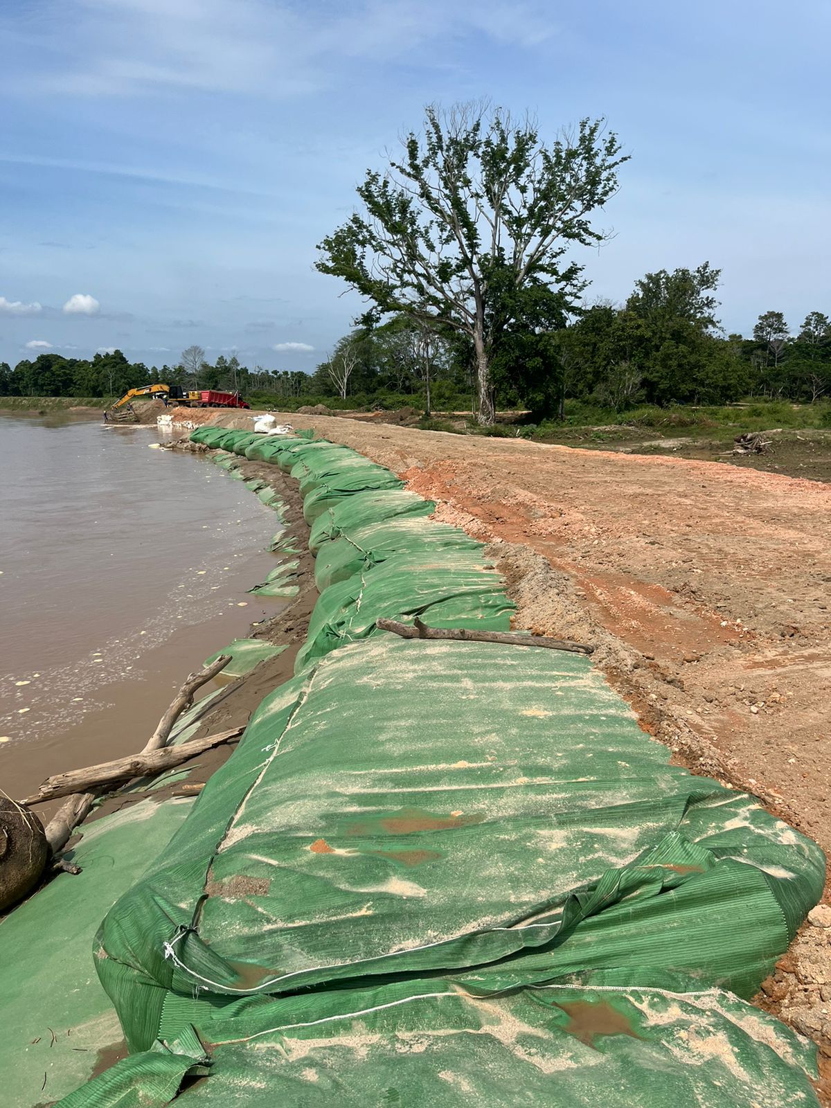 geocontenedores adaptados al cauce en ribera.