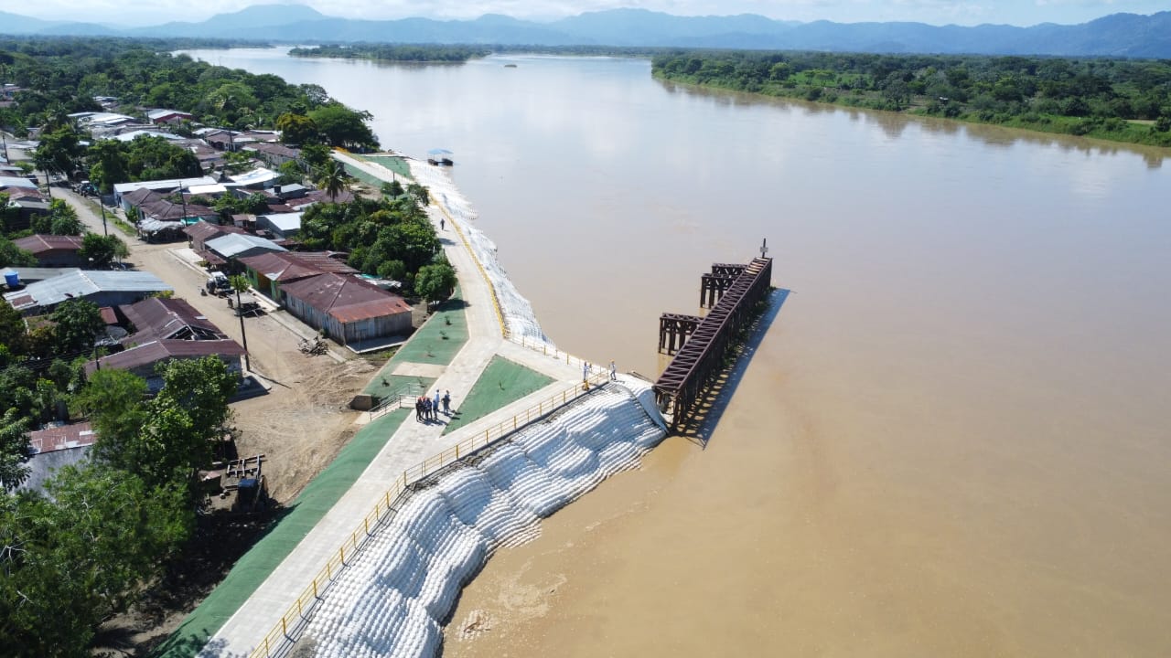 geocontenedores para control de la erosión lateral en ribera.