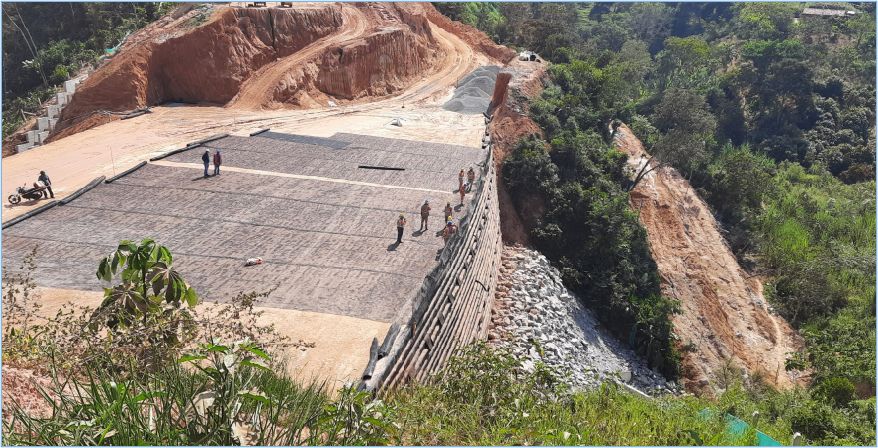 Muro en suelo reforzado para estabilización de taludes en proyecto vial ubicado en las Vías del Nus.